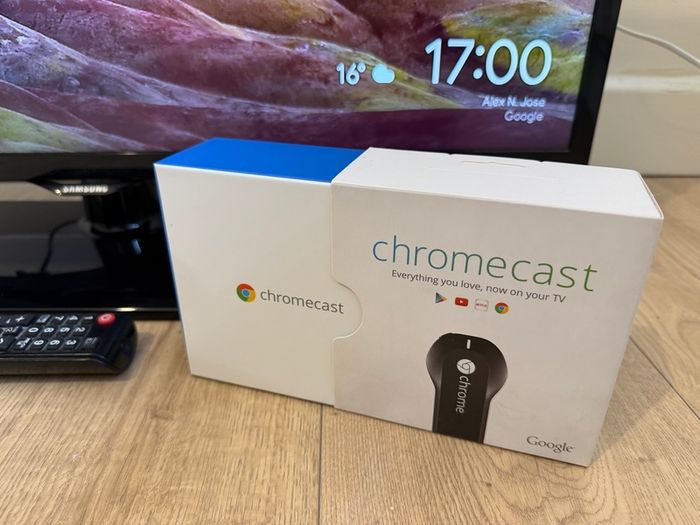 Samsung 32-Inch HD TV (Chromecast included)