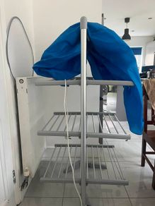 Heated cloth airer