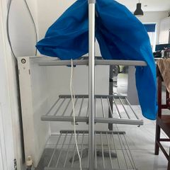 Heated cloth airer