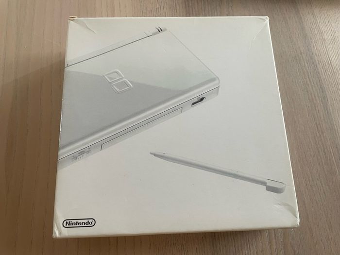 Modded Nintendo ds lite crystal white USG 001 boxed with manual with Flash Card 8gb with Games and retro games pokemon