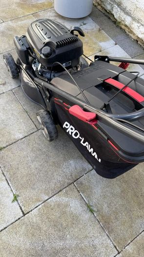 Almost new Pro Lawn Hyundai Self drive lawnmower 46 cm cut 139 cc engine. Year manufacturing 2022.