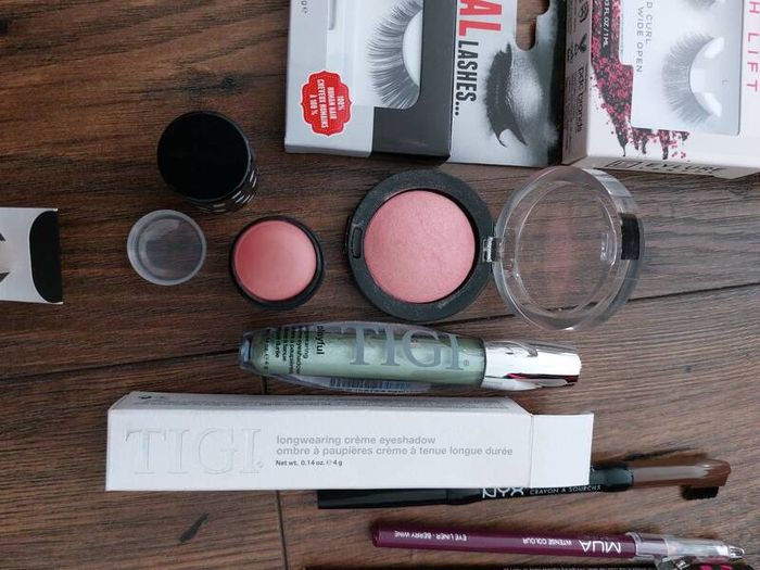 Makeup bundle