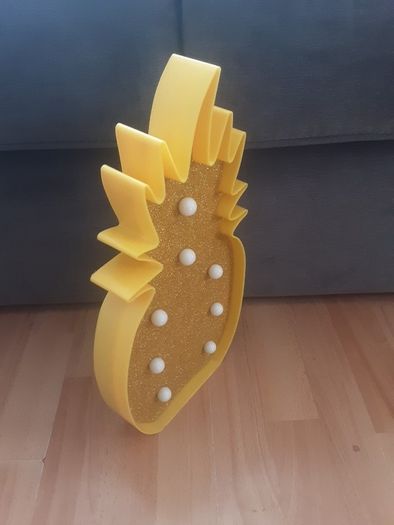 Light/Pineapple Light ..Size: 15" x 9" .. Price Drop with Batteries