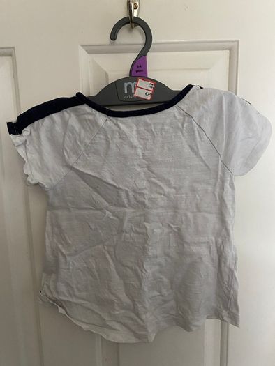 Light grey girl's top 100-104 GAP
