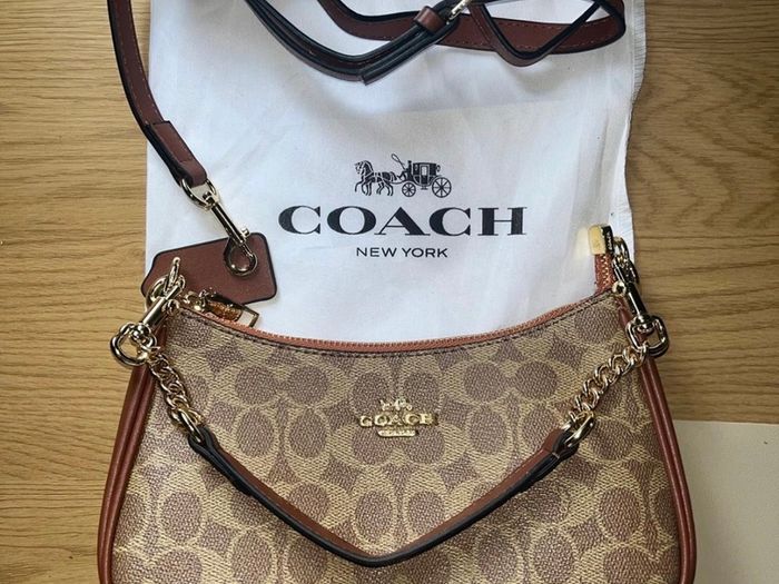 Teri Shoulder Bag In Signature Canvas