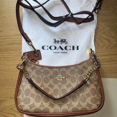 Teri Shoulder Bag In Signature Canvas