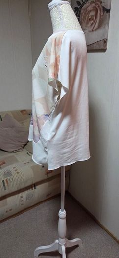 Mango Basics Pastel Floral V Neck Top Size S