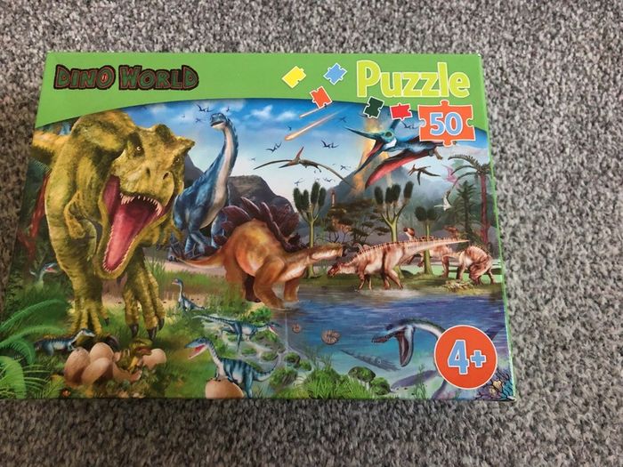Dino World puzzle age 4+