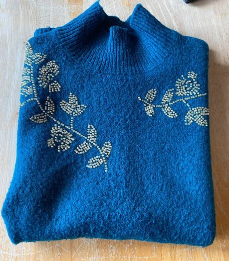 Embroidered knitted sleeveless top