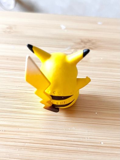 Vintage TOMY Pokemon Pikachu Figure Electric Shock Charging CGTSJ 1999