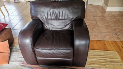 Single leather seat