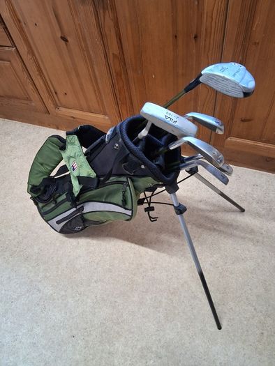 Golf Clubs.US Kids Right Handed Golf Set For 10 To 11 Year Olds. Collect In Dublin Or Receive Via Post.