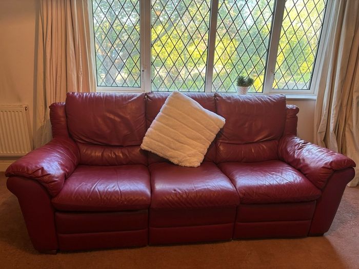 Italsofa Red leather 3 seater sofa with 2 recliners extremely comfortable