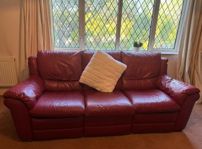 Italsofa Red leather 3 seater sofa with 2 recliners extremely comfortable