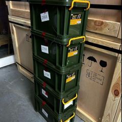 Stackable storage containers