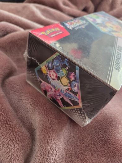 Pokemon Prismatic evolutions suprise box