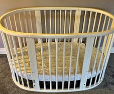 Stokke V2 Cot and mattress
