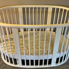 Stokke V2 Cot and mattress