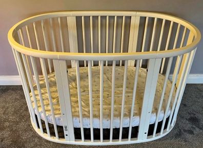 Stokke V2 Cot and mattress
