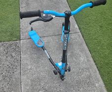 Folding Sporter 3 wheel swing Scooter