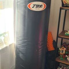 Freestanding punch bag