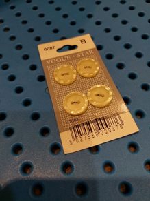Vogue Star 0087 B buttons - pack of 4 - pale yellow