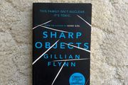Book, Sharp Objects By Gillian Flynn