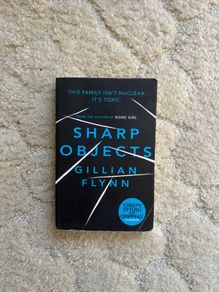 Book, Sharp Objects By Gillian Flynn