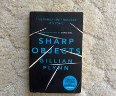 Book, Sharp Objects By Gillian Flynn