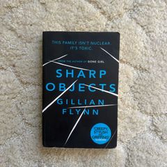 Book, Sharp Objects By Gillian Flynn