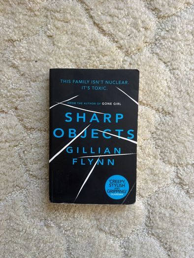 Book, Sharp Objects By Gillian Flynn