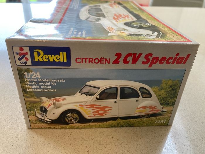 Revell Citroen 2 CV Special scale 1/24