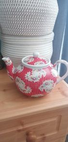 Avoca teapot  one litre no chips