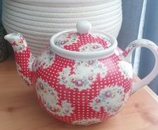 Avoca teapot  one litre no chips