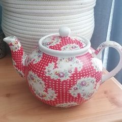 Avoca teapot  one litre no chips