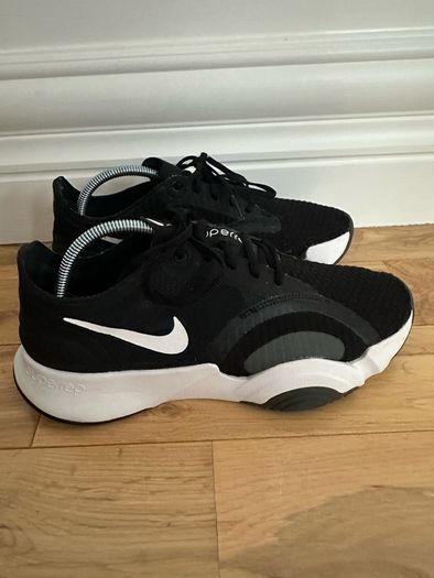 Black Nike Superrep