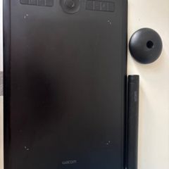 Wacom Intuos Pro Medium (PTH-660) Graphics Tablet