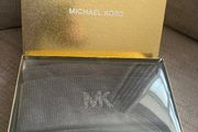 Set of a scarf, hat and gloves Michael Kors
