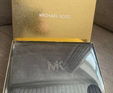 Set of a scarf, hat and gloves Michael Kors