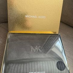 Set of a scarf, hat and gloves Michael Kors