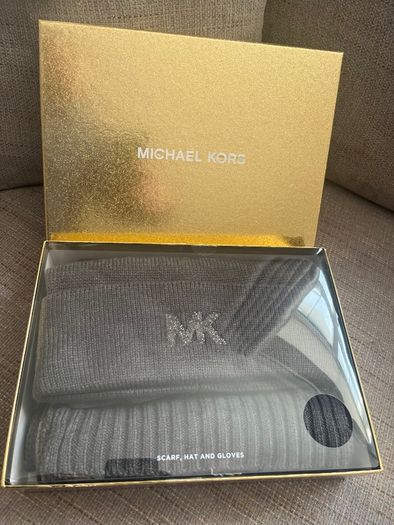 Set of a scarf, hat and gloves Michael Kors