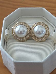 1980's Gold Tone Pearl Clip on Earrings