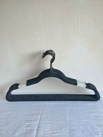 Slim Space Saving Velvet Hangers - Sets from 4euro or Full Lot 28euro