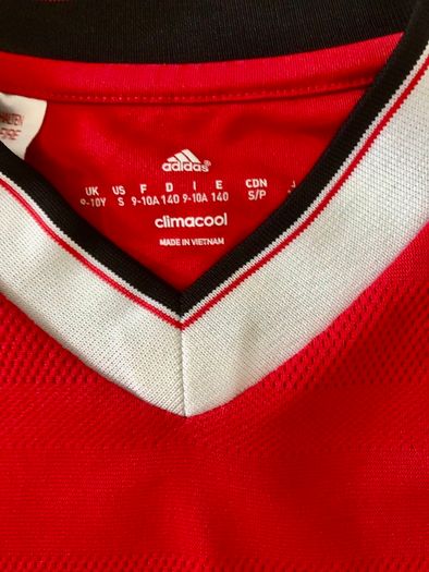 Manchester United jersey size 9/10 years old