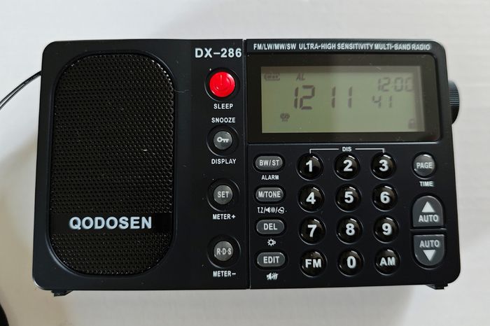 Qodosen DX286 LW/SW/MW/FM Radio and accessories set