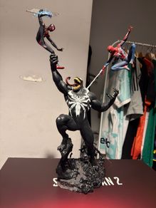 Spiderman statue