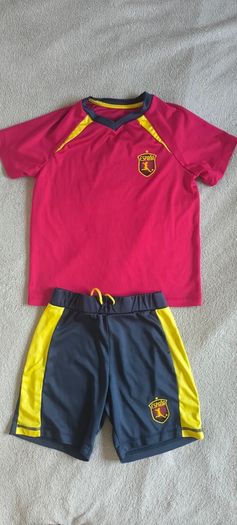 Spain football kit size 8/9