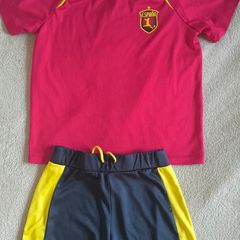 Spain football kit size 8/9
