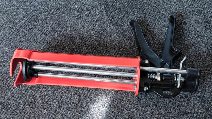 Heavy-Duty Caulking Gun JTOOL380 (Wide Frame)