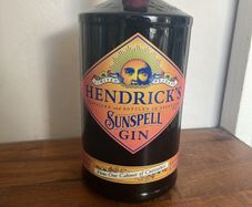 Decorative or collectible (empty) bottles Islay whisky, Islay gin, Irish whiskey